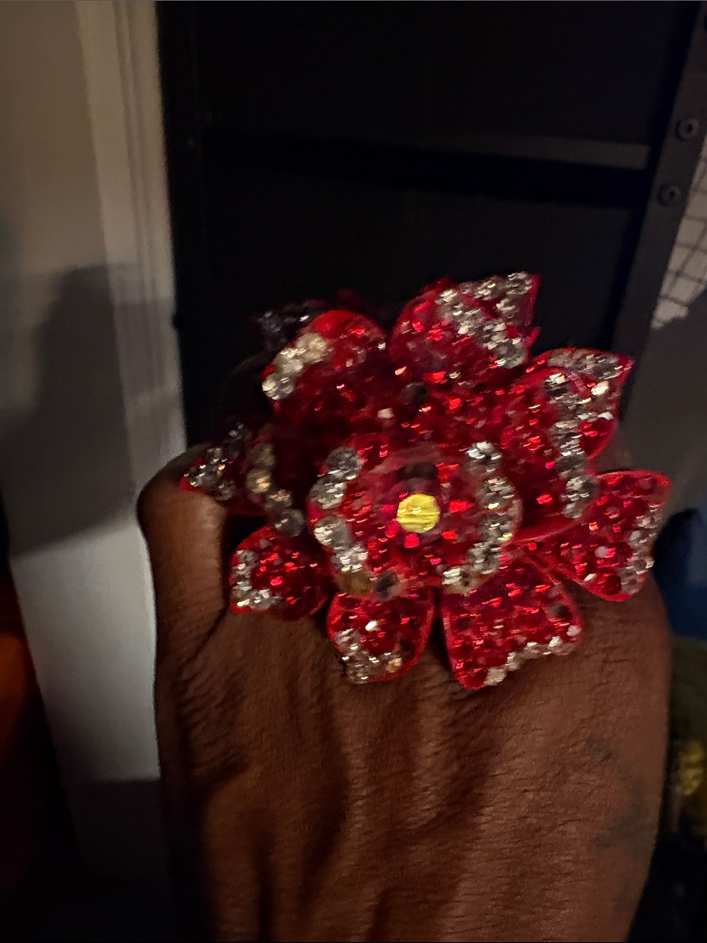 Flower fashion 
Rhinestone ring